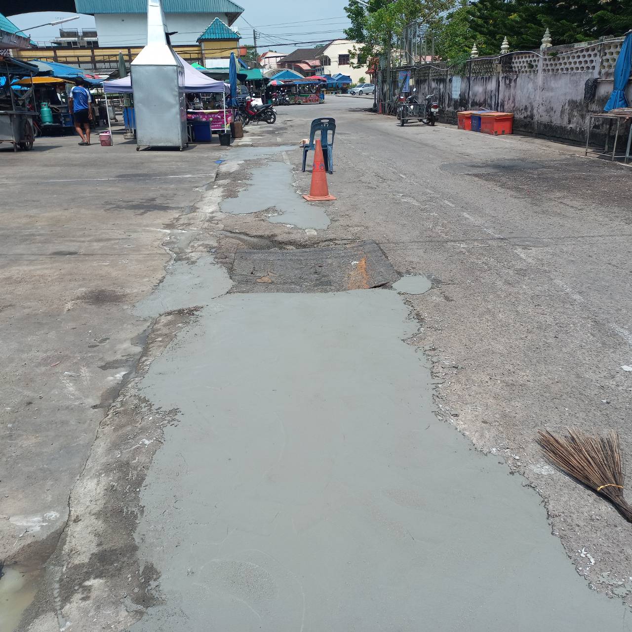 26 มีนาคม 2568 ซ่อมถนนสายหน้าวัดสุวรณวิชัย