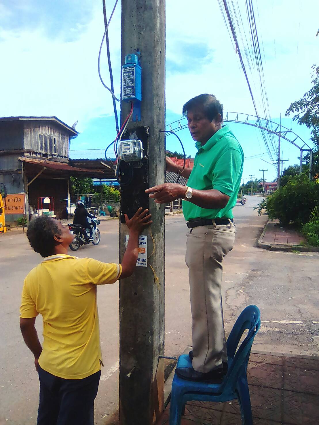 ติดตั้งไฟฟ้าสาธารณะบริเวณที่จอดรถตลาดสดเทศบาลควนขนุนฝั่งตะวันออก